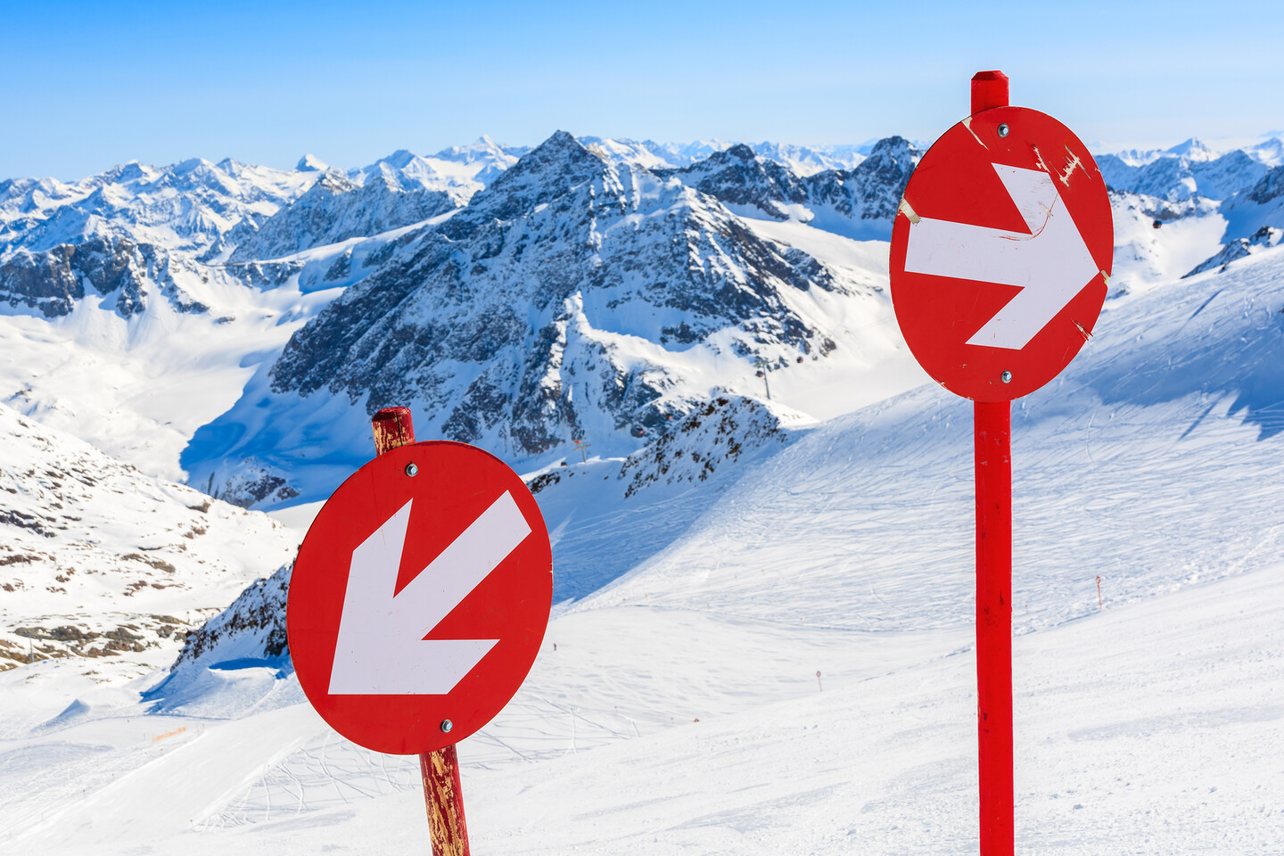 ski-slope-colors-meaning-piste-markings-on-ski-runs